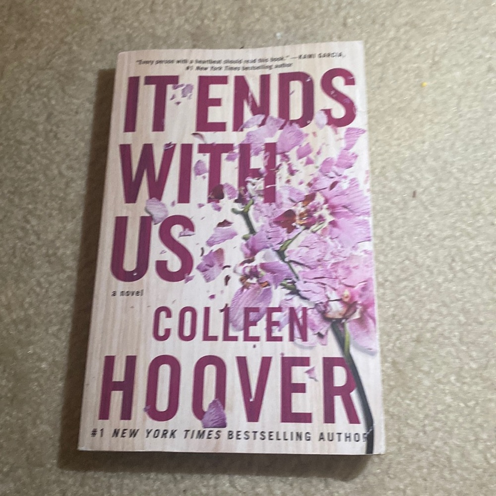 It ends with us book by Colleen Hoover